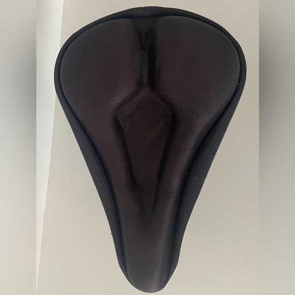 •Bicycle Seat 
•Soft Saddle Cover 
•Adjustible Cushion 
•Excellent Condition - Picture 1 of 5